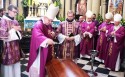 Po pogrzebie w Kalwarii Zebrzydowskiej koronawirus wśród księży